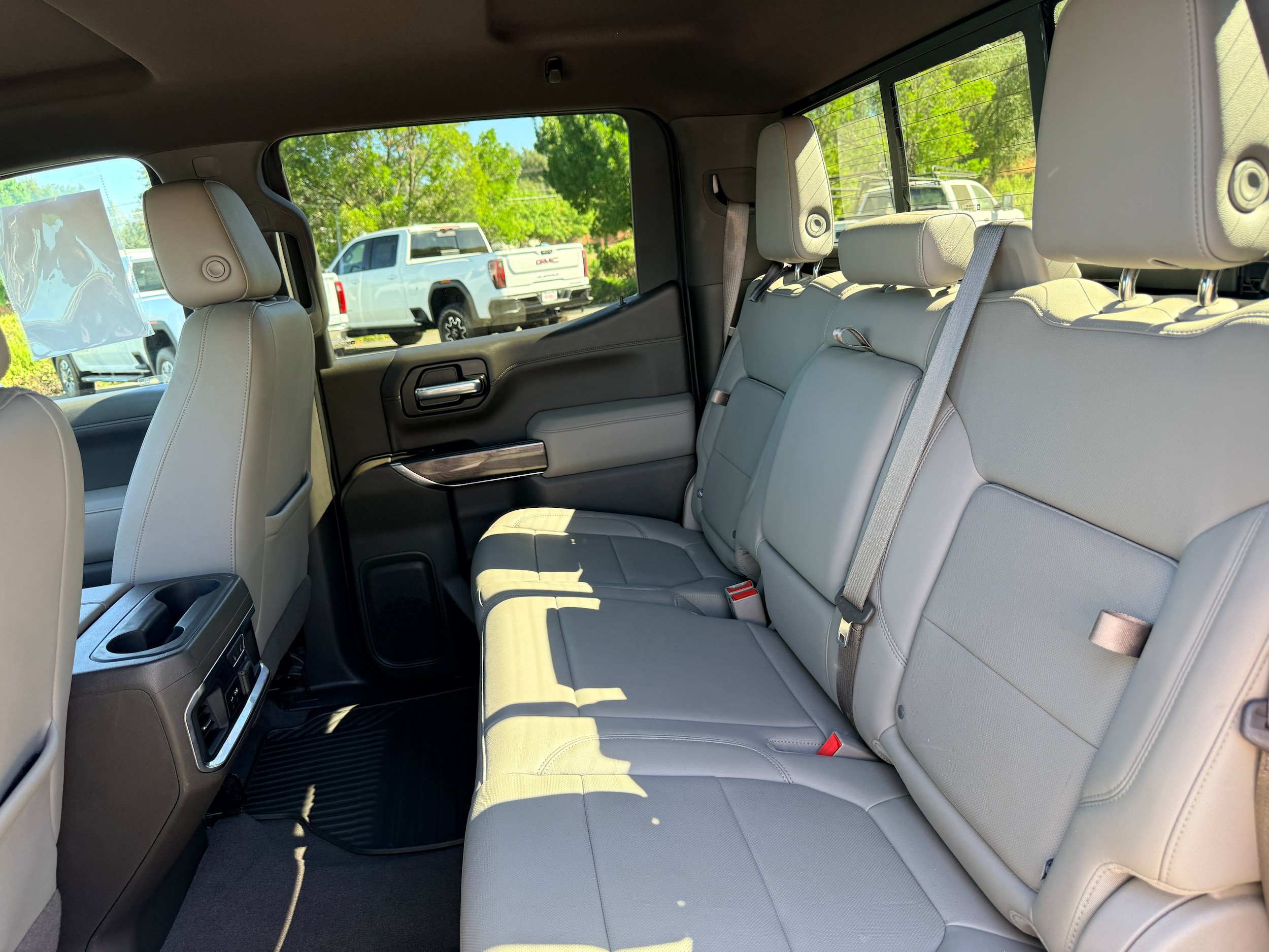 Used 2020 Chevrolet Silverado 1500 LTZ w/ LTZ Plus Package AWD/4WD image 10