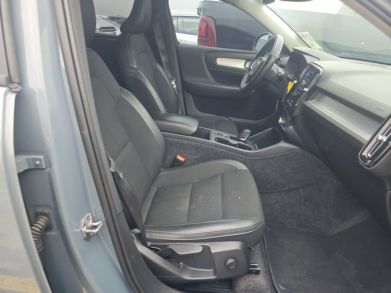 Used 2020 Volvo XC40 T5 Momentum image 13