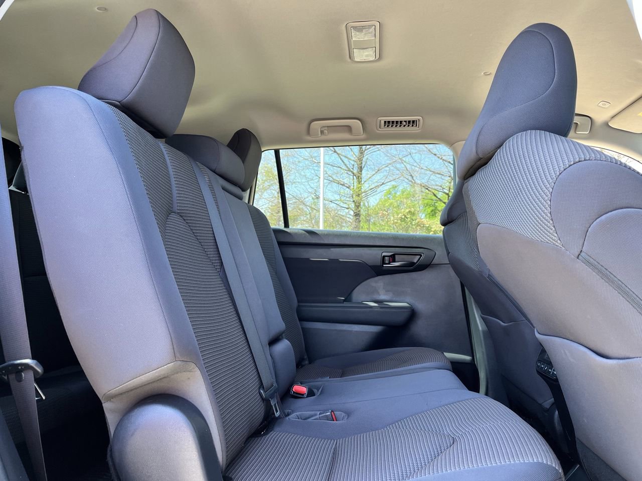 Used 2023 Toyota Highlander LE image 26