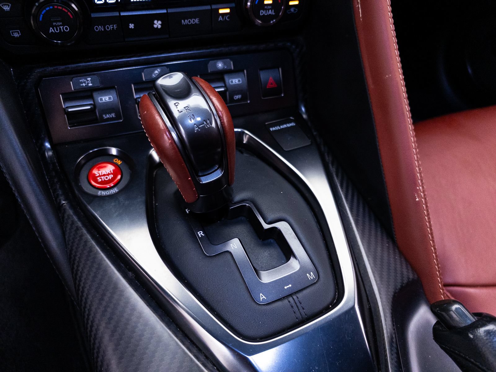 Used 2020 Nissan GT-R Premium w/ Premium Interior Package AWD/4WD image 36