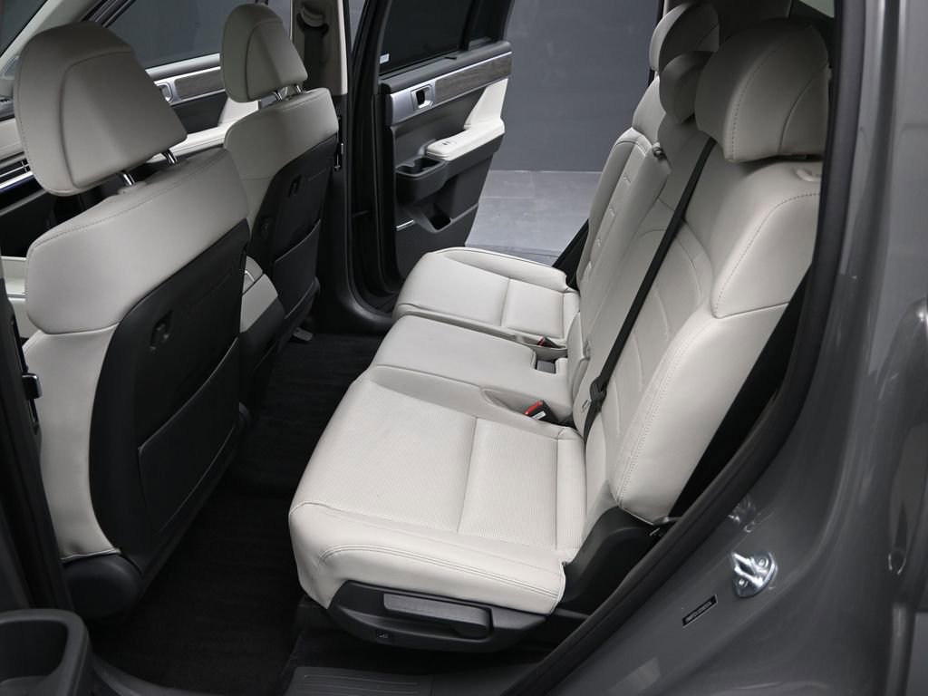 Used 2025 Hyundai Santa Fe Limited image 10