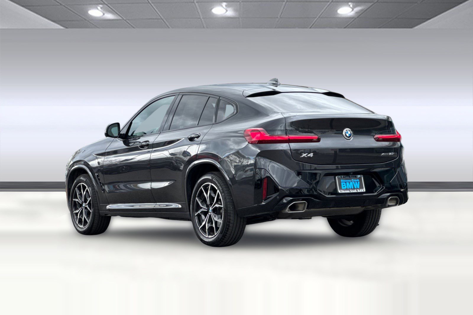 Used 2025 BMW X4 xDrive30i image 3