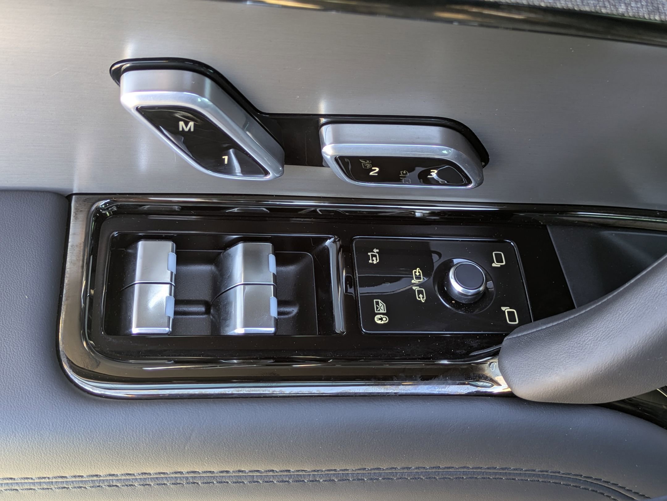 Used 2025 Land Rover Range Rover Sport SE image 21