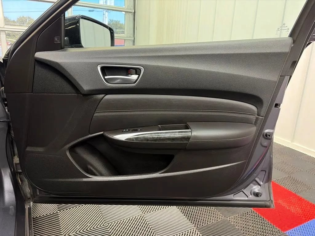 Used 2018 Acura TLX w/ Technology Package FWD image 19