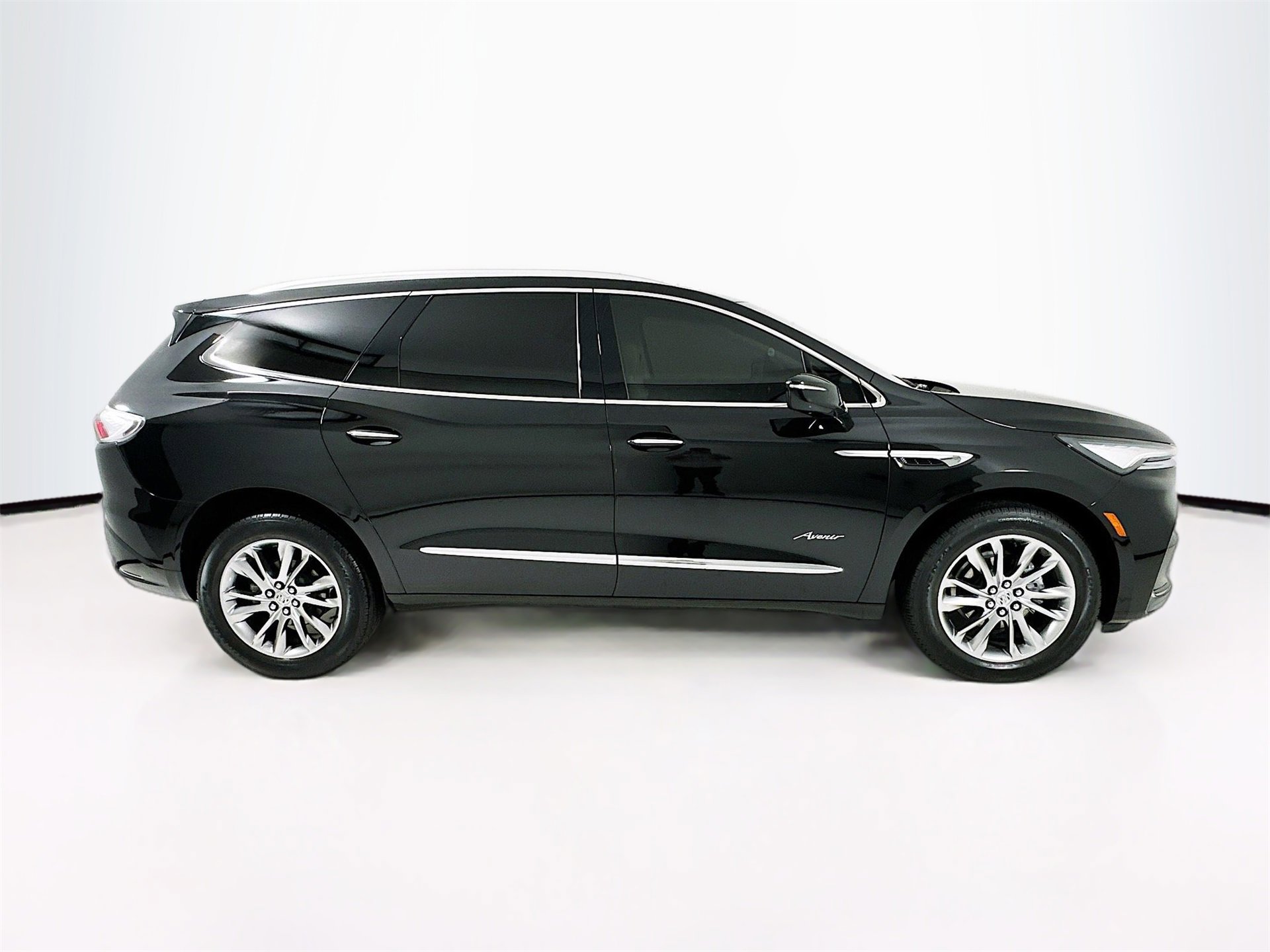 Used 2024 Buick Enclave Avenir w/ Avenir Technology Package image 9