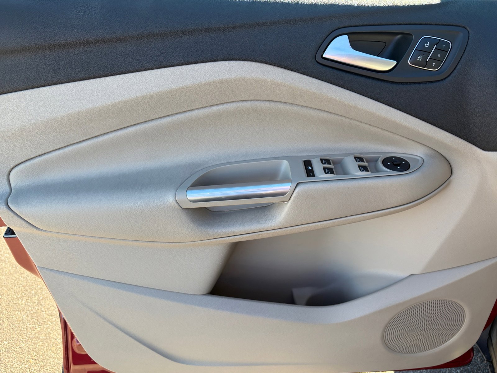 Used 2019 Ford Escape Titanium image 13