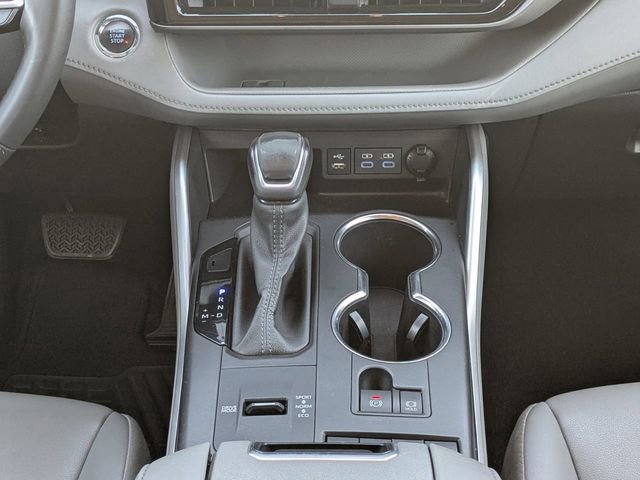 Used 2022 Toyota Highlander XLE image 18