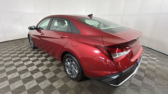 Certified 2024 Hyundai Elantra SEL FWD image 4