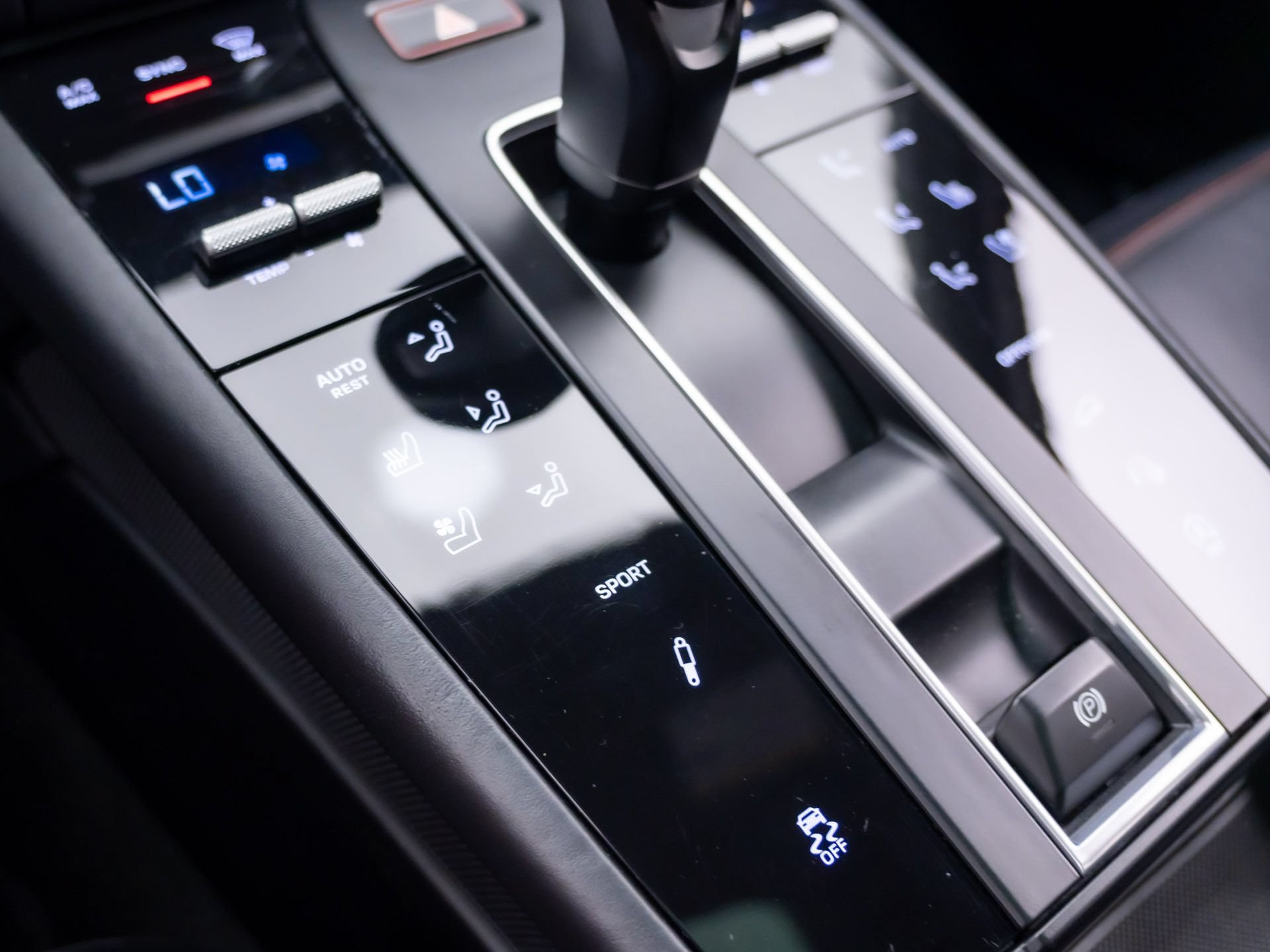 Certified 2023 Porsche Macan S AWD/4WD image 26