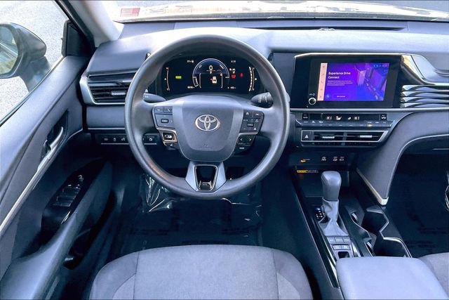 Used 2025 Toyota Camry LE FWD image 5