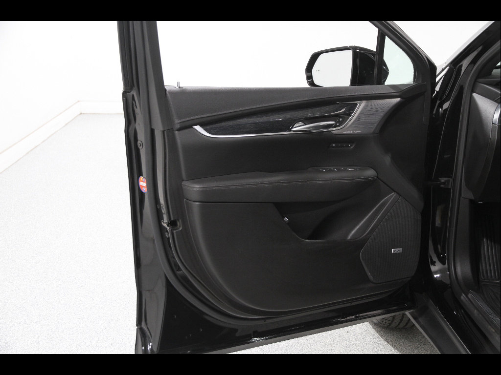 Used 2022 Cadillac XT5 Premium Luxury w/ Technology Package AWD/4WD image 4