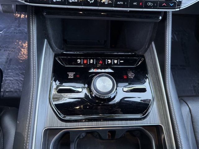 Used 2024 Jeep Wagoneer Series III AWD/4WD image 25