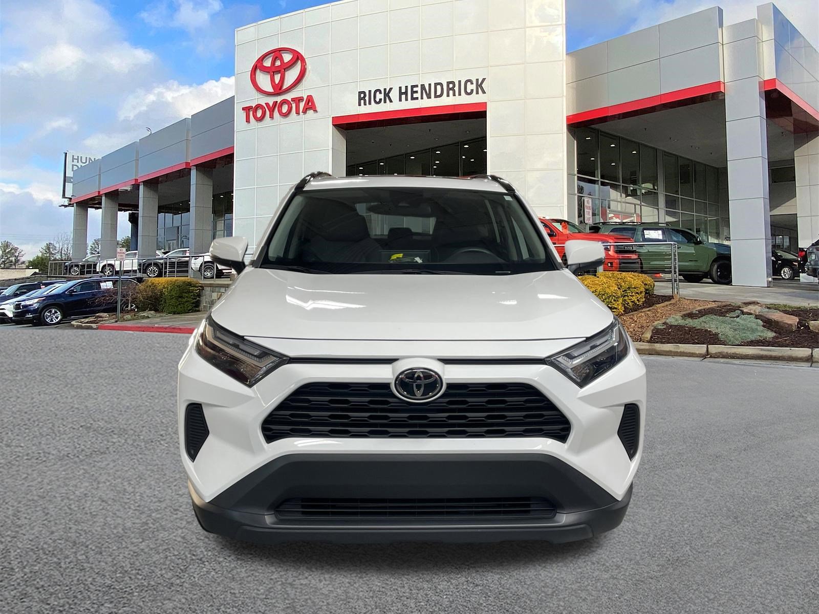 Used 2023 Toyota RAV4 XLE w/ Convenience Package FWD image 3