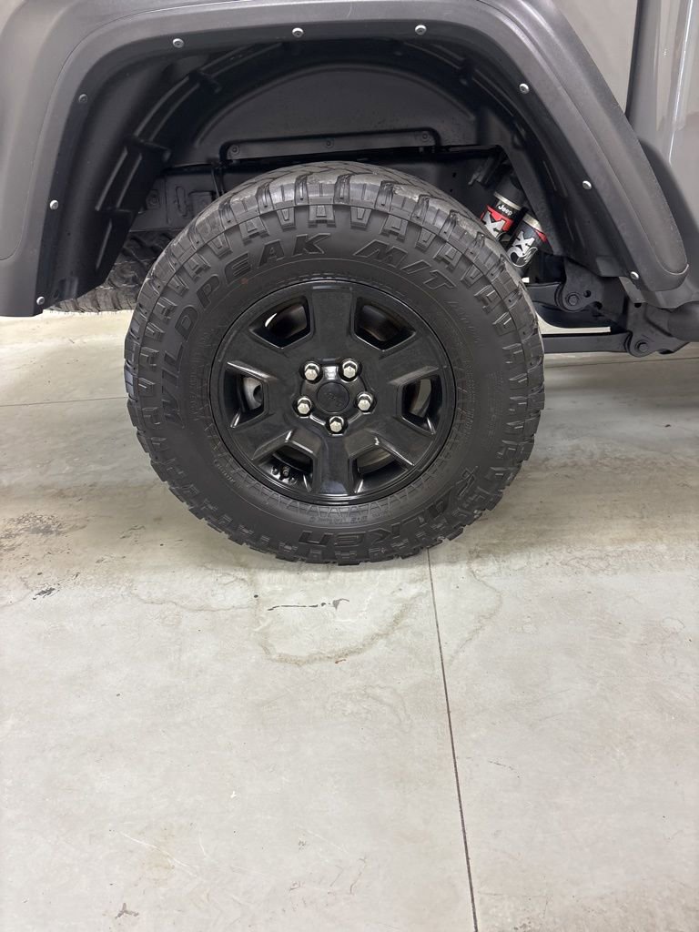 Used 2021 Jeep Gladiator Mojave AWD/4WD image 32