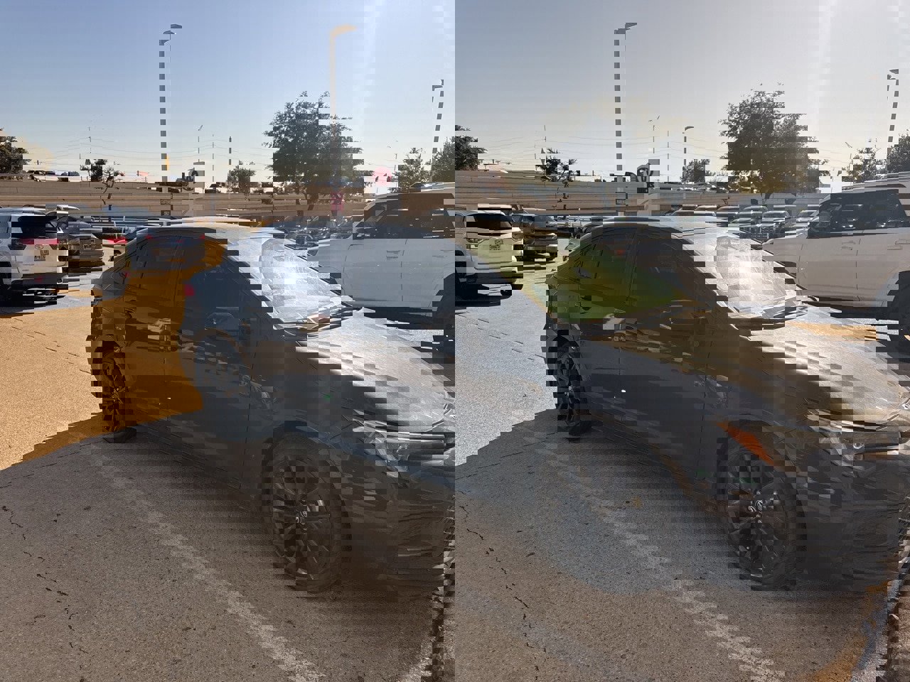 Used 2023 Toyota Corolla SE image 3