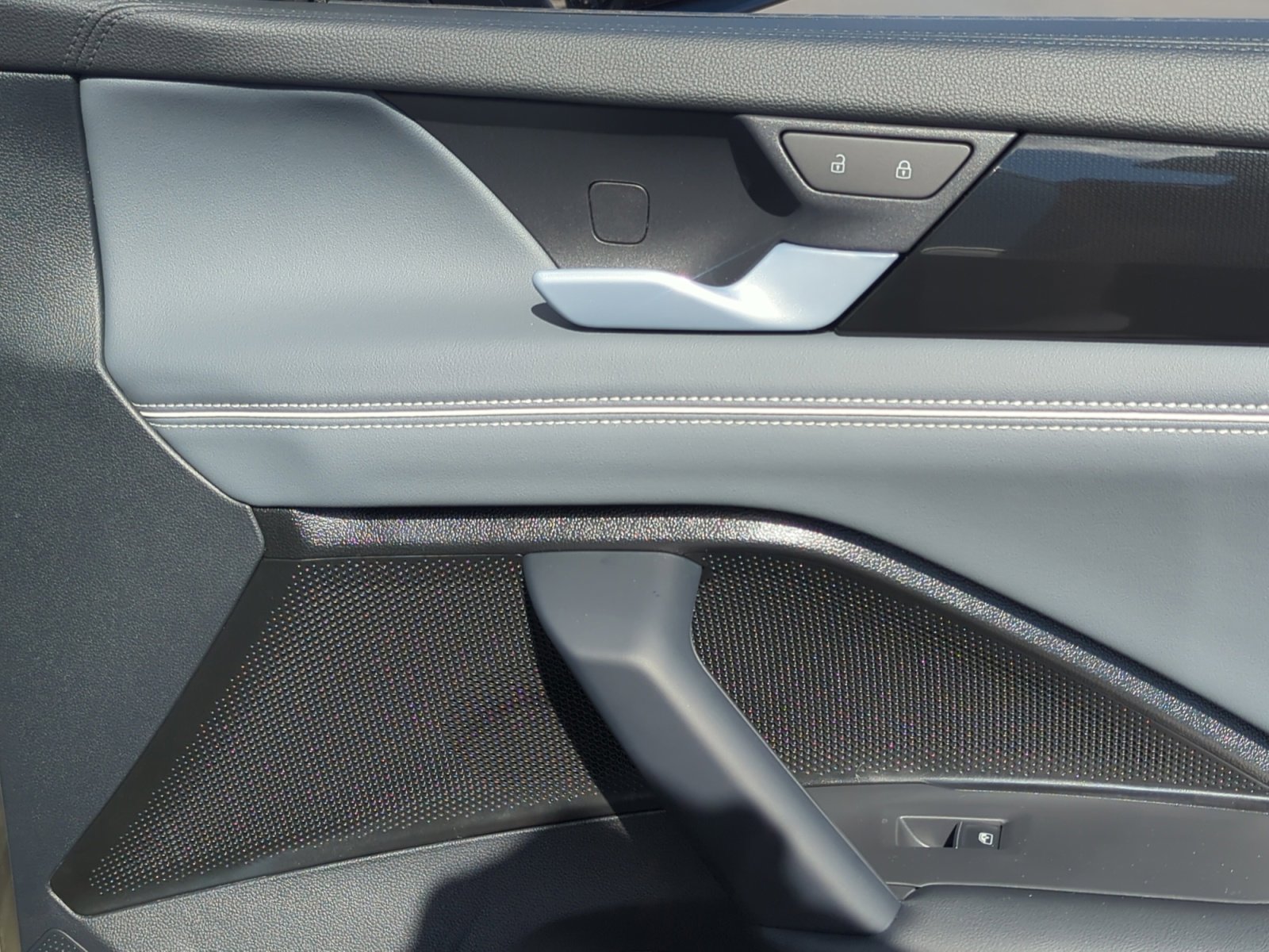 New 2026 Volkswagen Tiguan SEL R-Line image 16