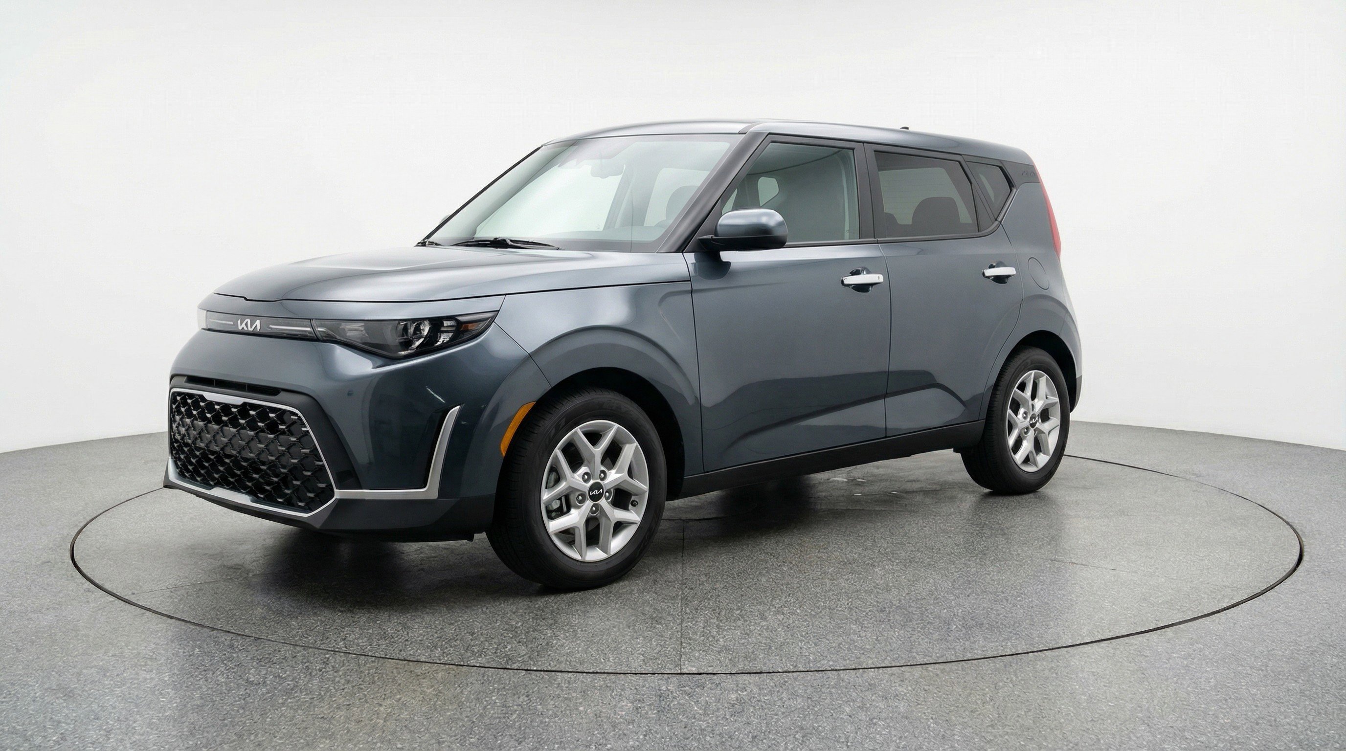 Used 2025 Kia Soul LX w/ LX Technology Package image 3