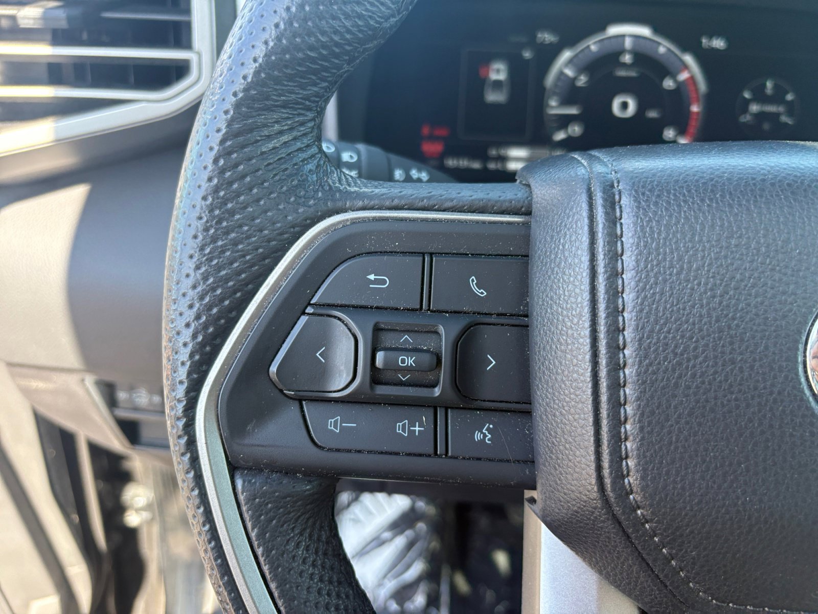 Used 2025 Toyota Tundra Limited AWD/4WD image 24
