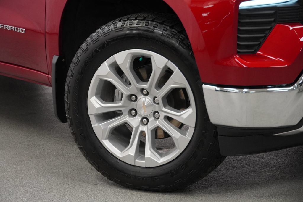 Used 2023 Chevrolet Silverado 1500 LTZ w/ Technology Package AWD/4WD image 9