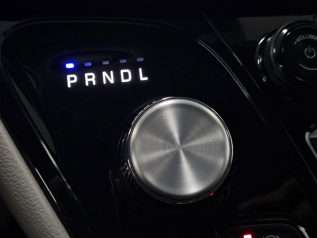 Used 2024 Chrysler Pacifica Touring-L FWD image 19