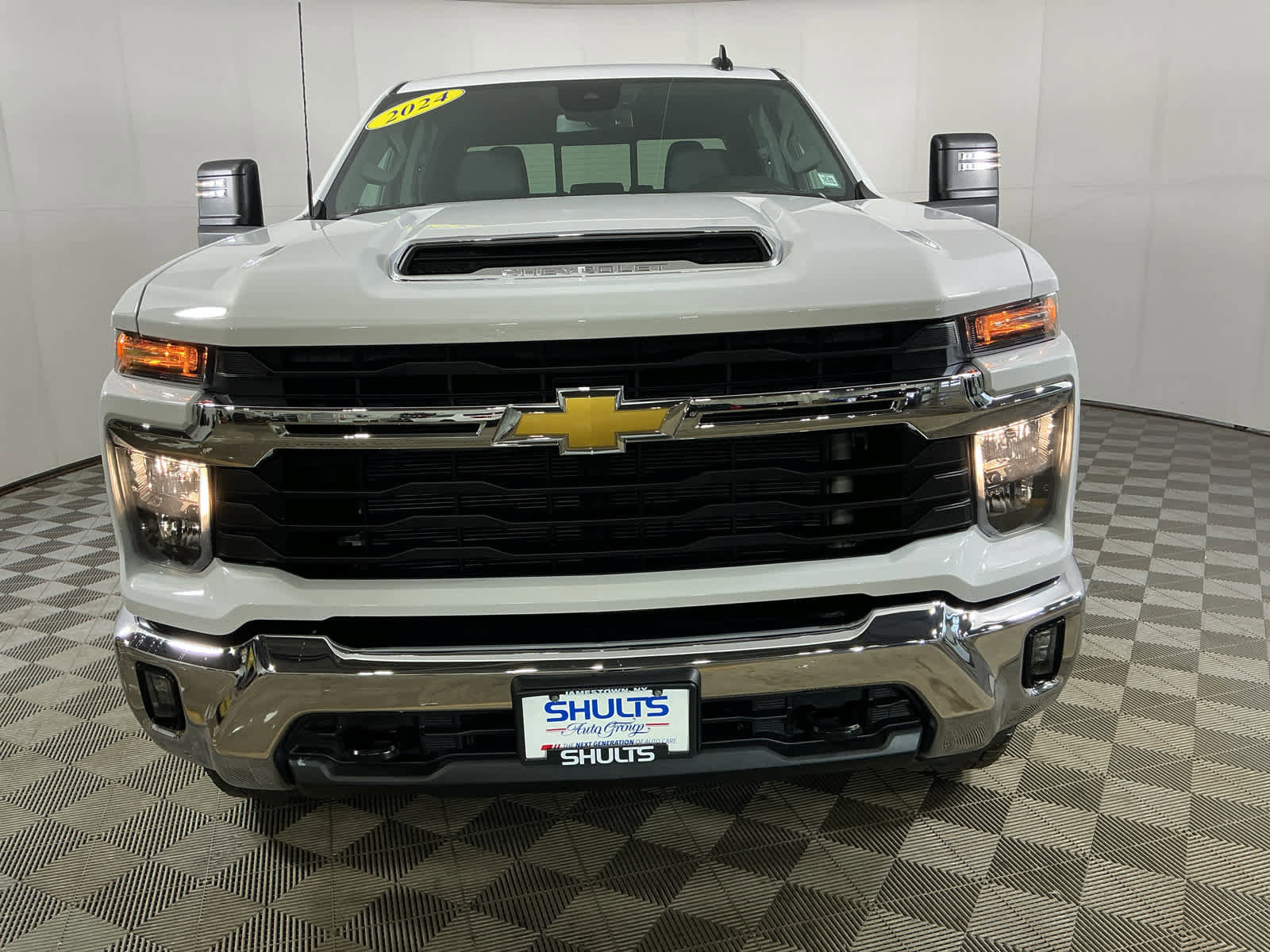 Used 2024 Chevrolet Silverado 3500 LT w/ Convenience Package image 2