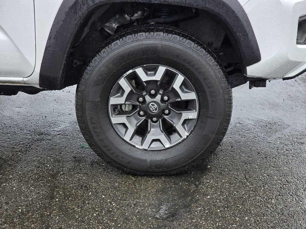 Used 2022 Toyota Tacoma TRD Off-Road AWD/4WD image 9
