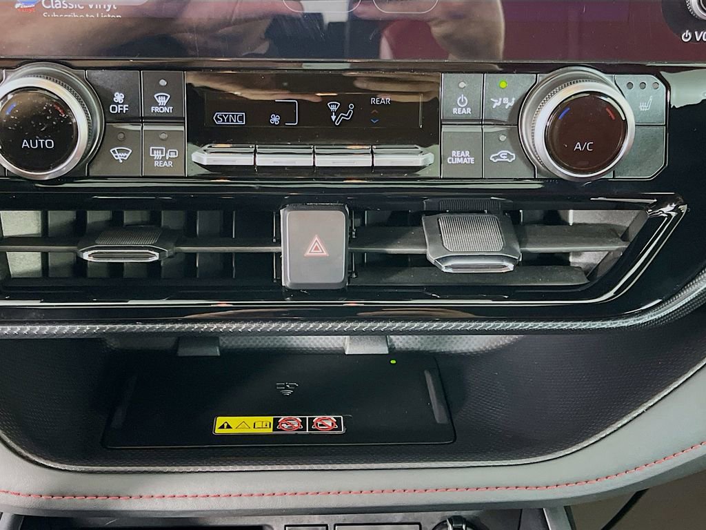 Used 2025 Toyota Highlander Limited AWD/4WD image 22