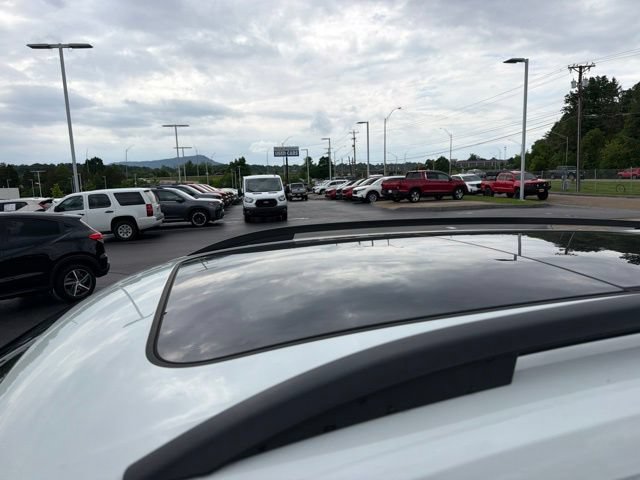Used 2024 Volkswagen Atlas SE w/ Panoramic Sunroof Package AWD/4WD image 7