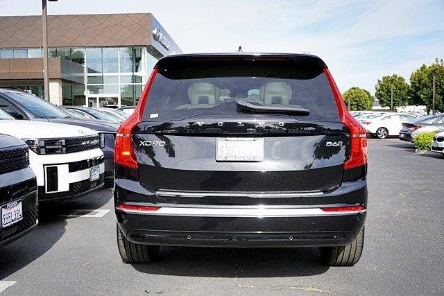 Used 2025 Volvo XC90 B6 Plus w/ Protection Package Premier image 9
