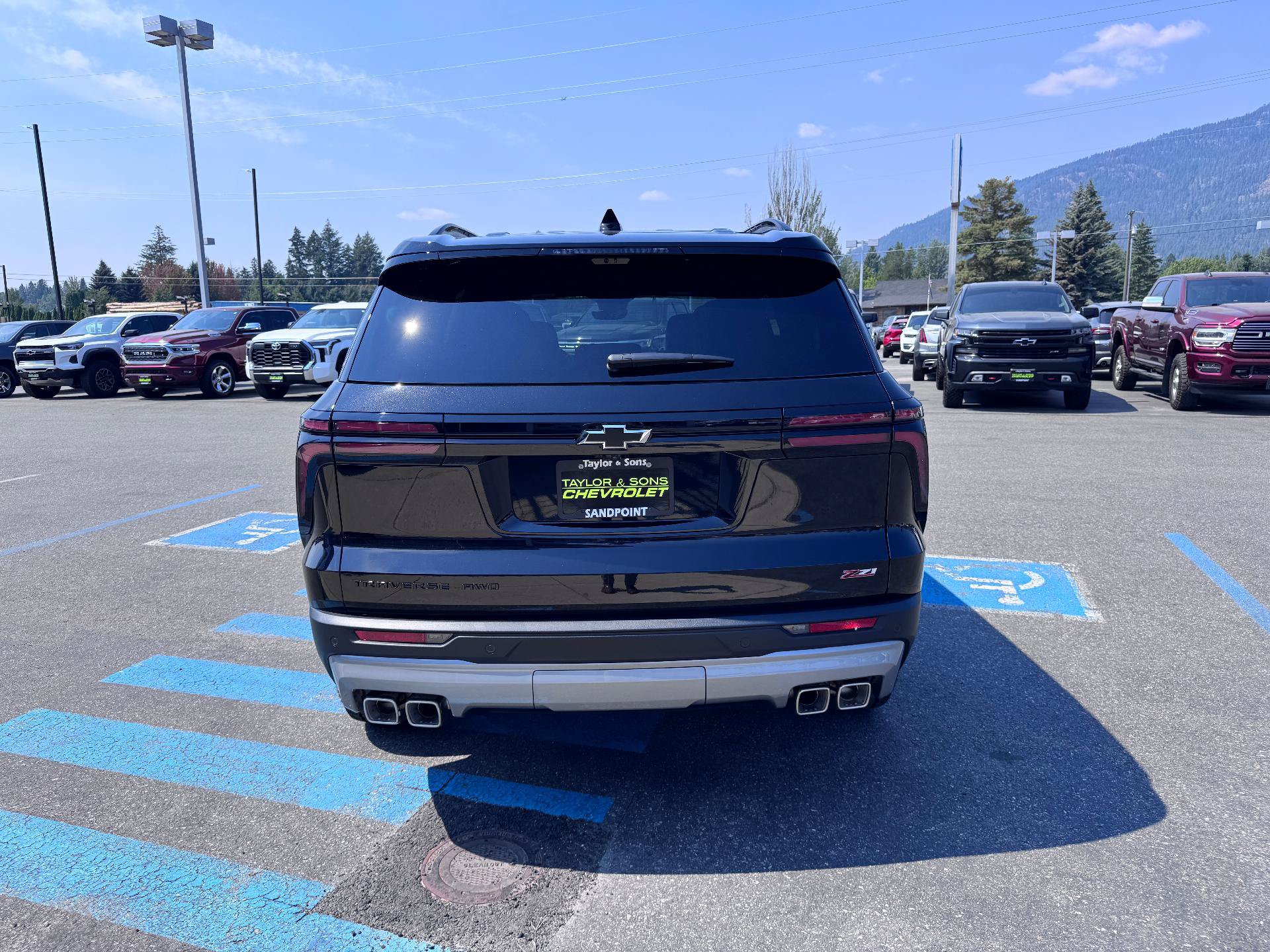 New 2026 Chevrolet Traverse Z71 w/ Enhanced Driving Package AWD/4WD image 6