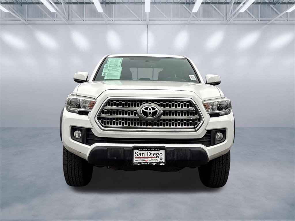 Used 2017 Toyota Tacoma TRD Off-Road image 2
