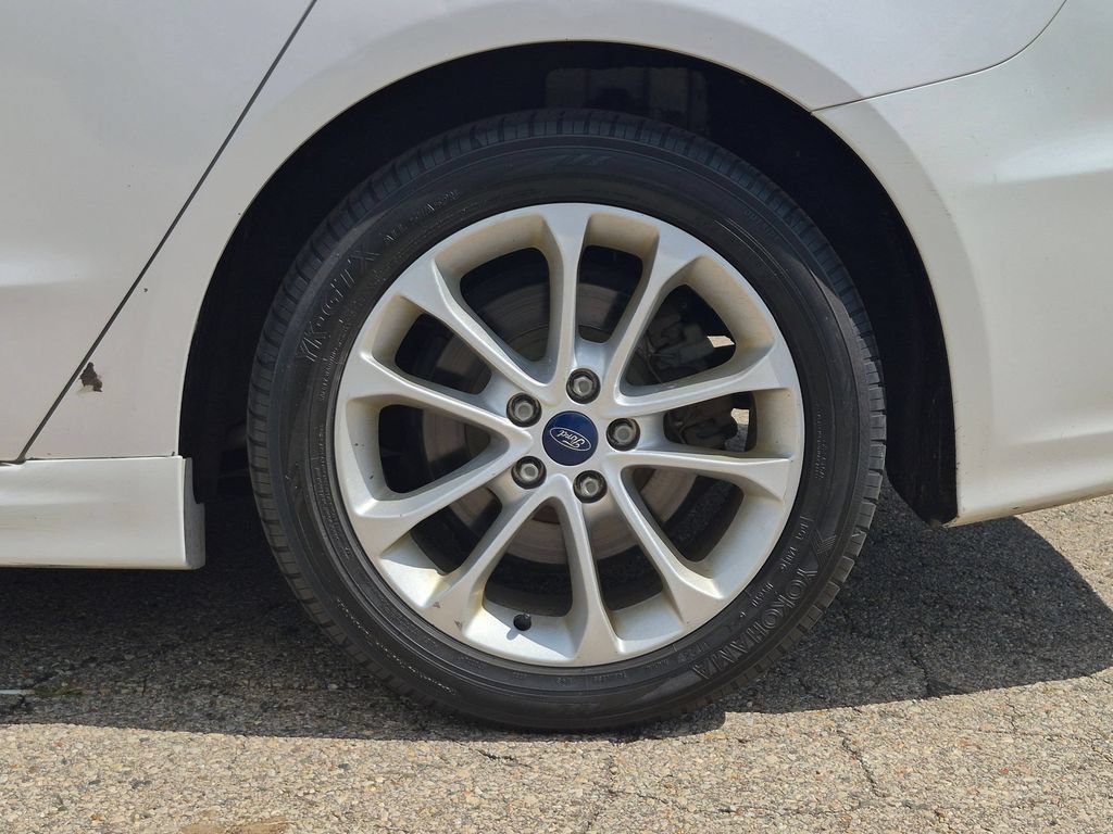 Used 2020 Ford Fusion SE FWD image 11