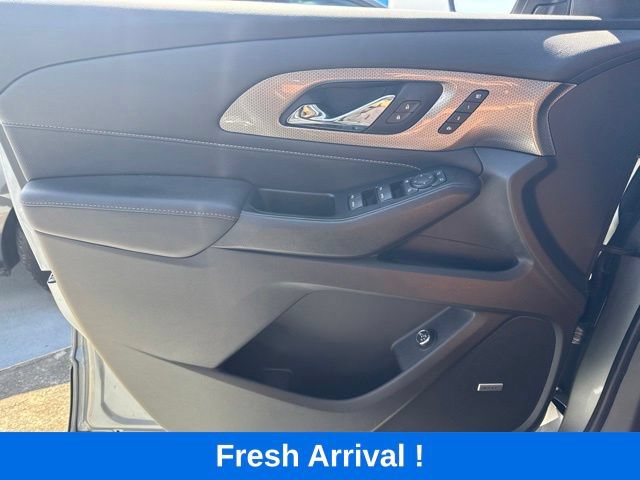 Used 2023 Chevrolet Traverse Premier FWD image 12