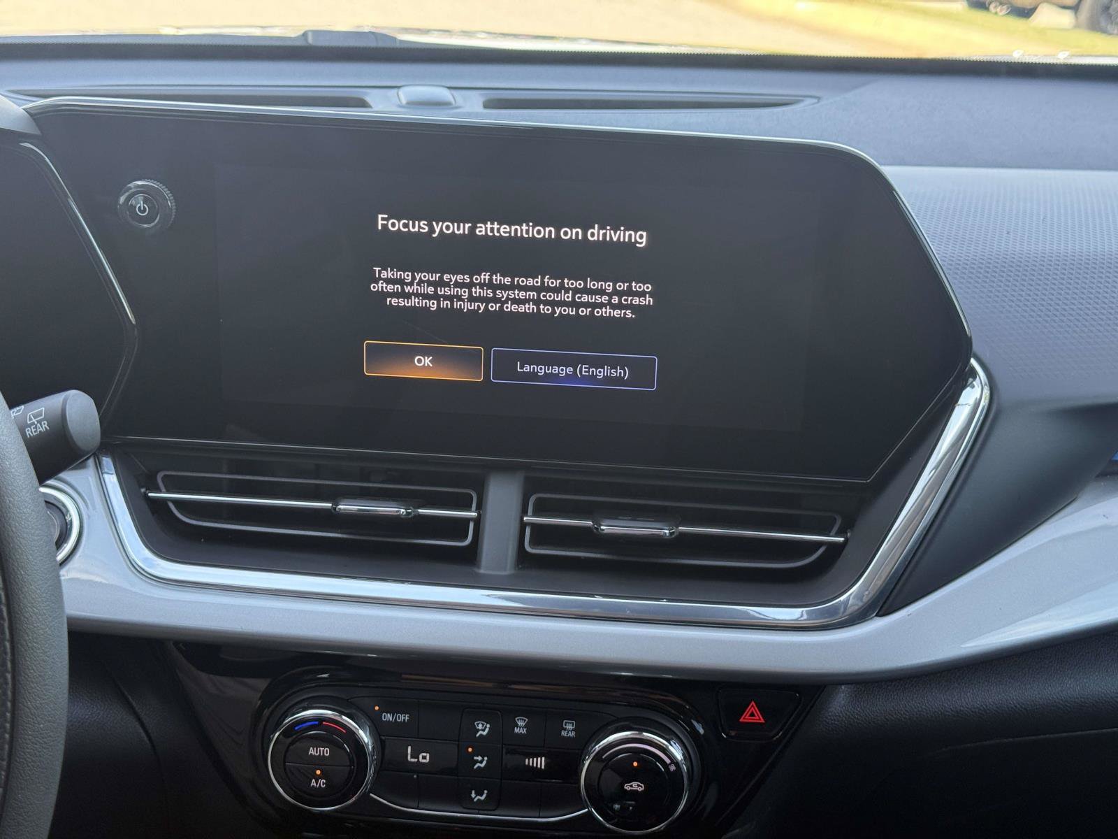 Used 2026 Chevrolet Trax LT FWD image 12