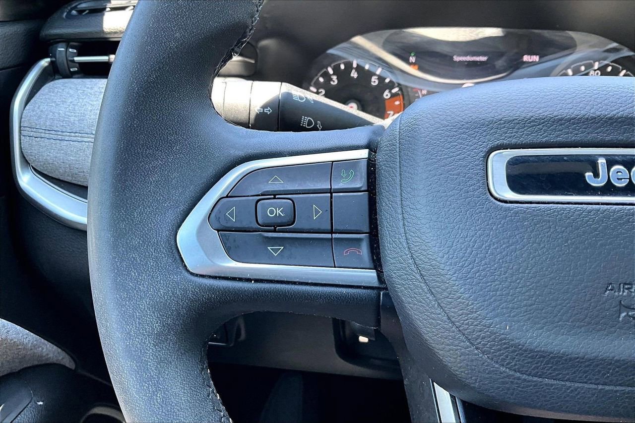Used 2024 Jeep Compass Latitude AWD/4WD image 27
