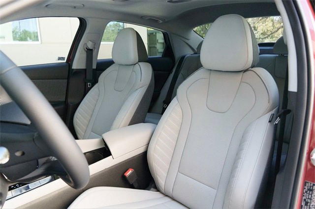 Certified 2025 Hyundai Elantra Limited image 9
