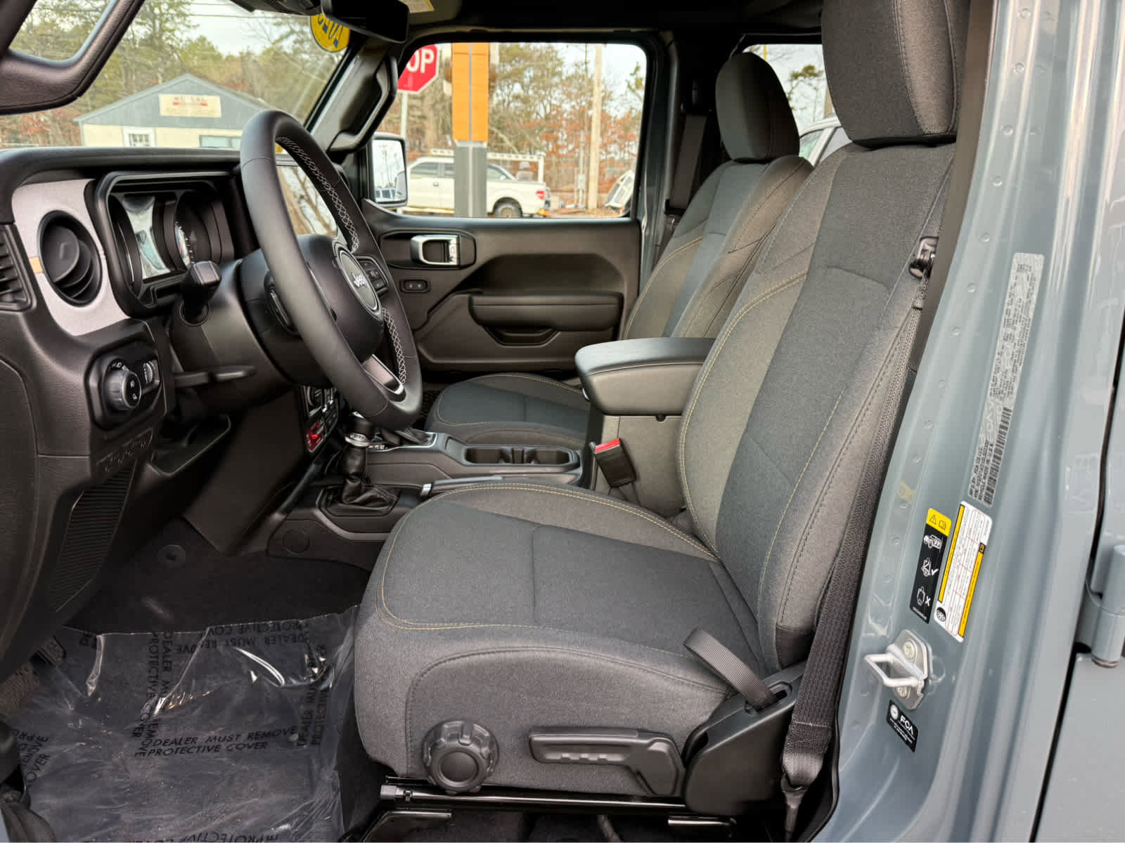 Used 2025 Jeep Gladiator Sport image 12