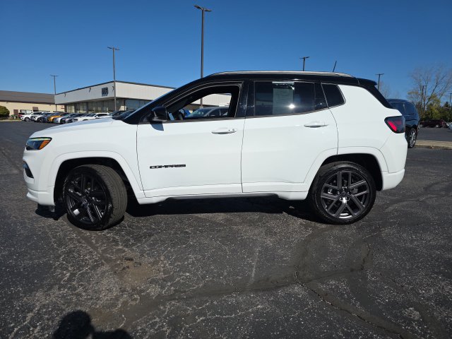 Used 2025 Jeep Compass Limited w/ High Altitude Package AWD/4WD image 3