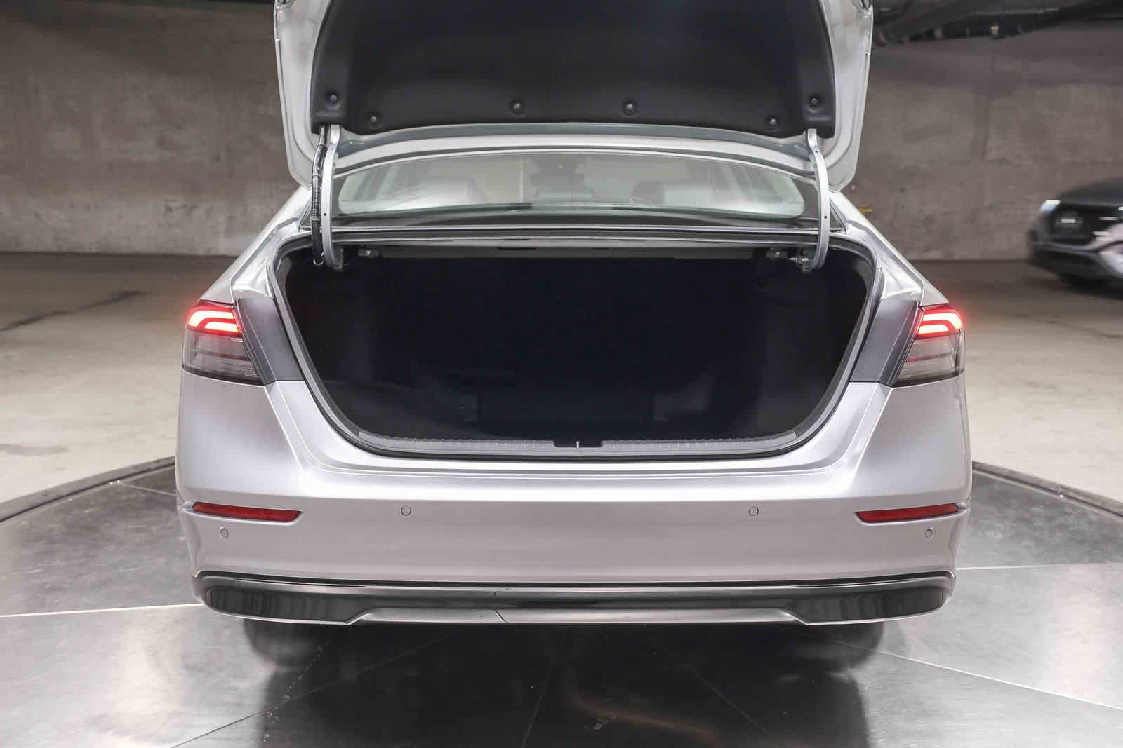 Used 2024 Honda Accord Touring image 29