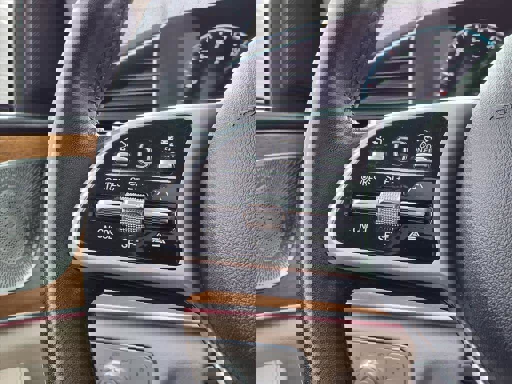 Used 2022 Mercedes-Benz GLS 450 4MATIC image 24