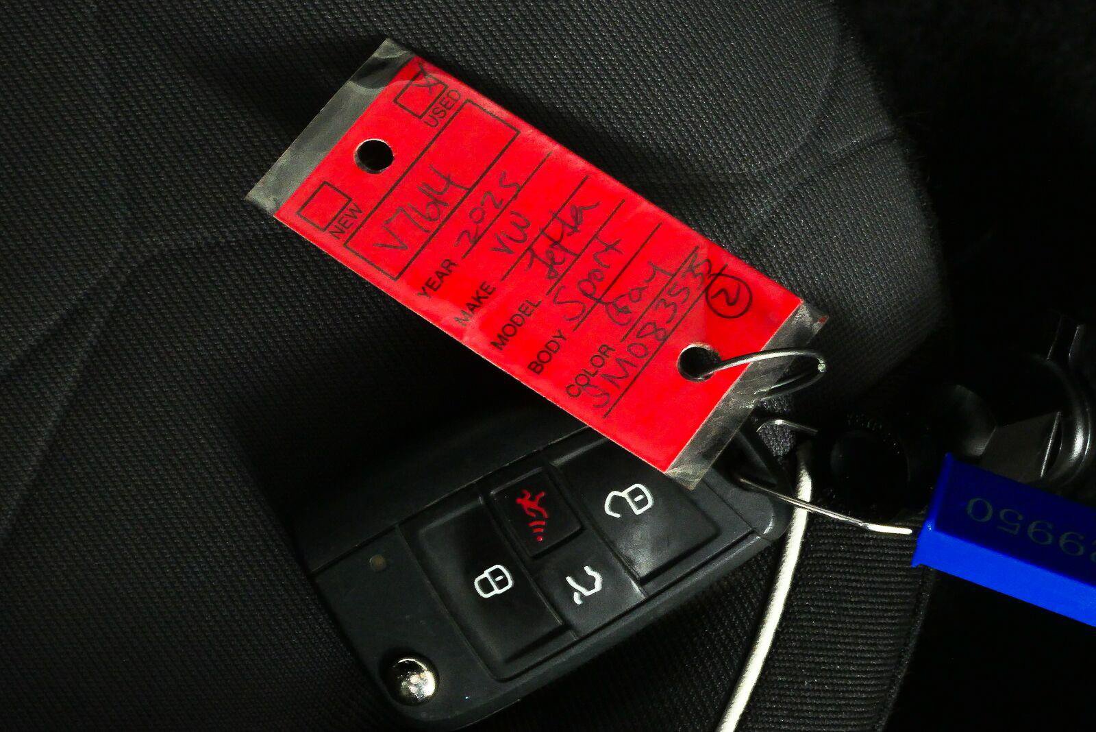 Certified 2025 Volkswagen Jetta Sport FWD image 33