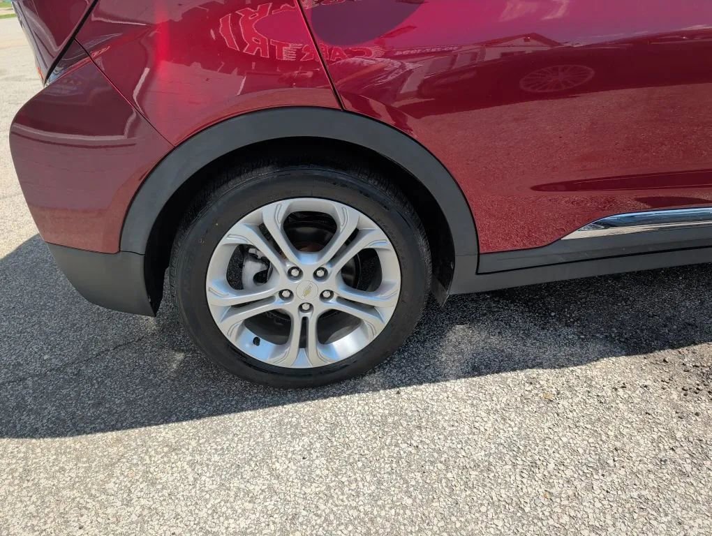 Used 2021 Chevrolet Bolt LT FWD image 22