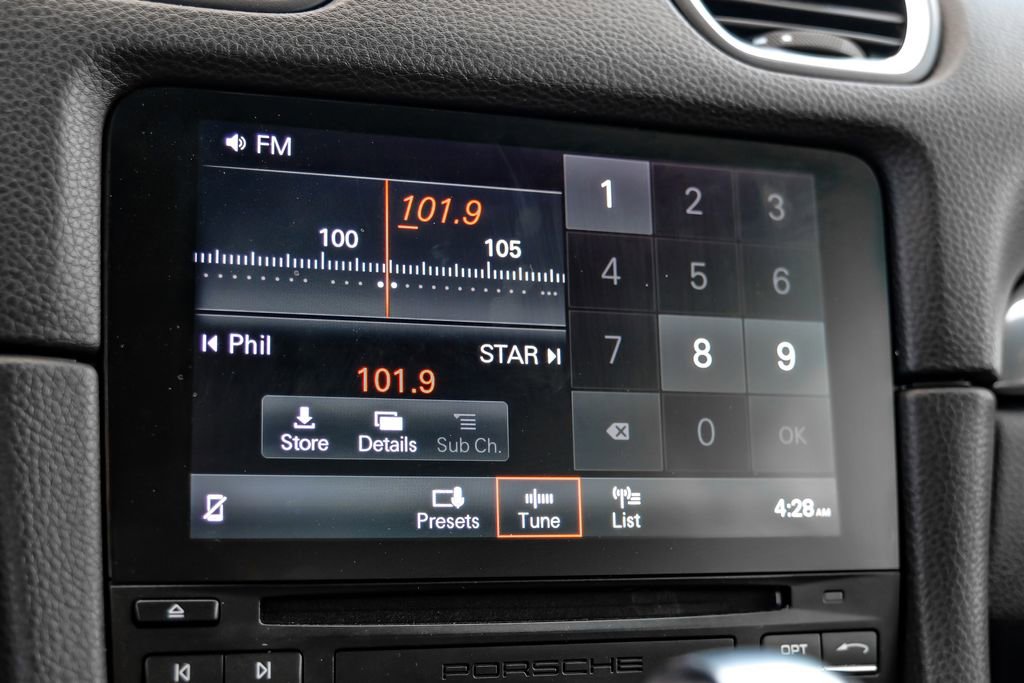 Used 2021 Porsche 718 Cayman w/ Premium Package image 33