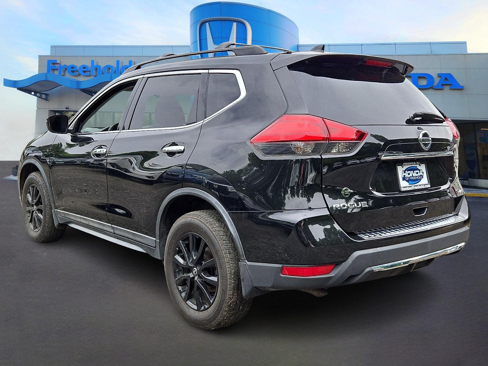 Used 2017 Nissan Rogue SV w/ Midnight Edition AWD/4WD image 4