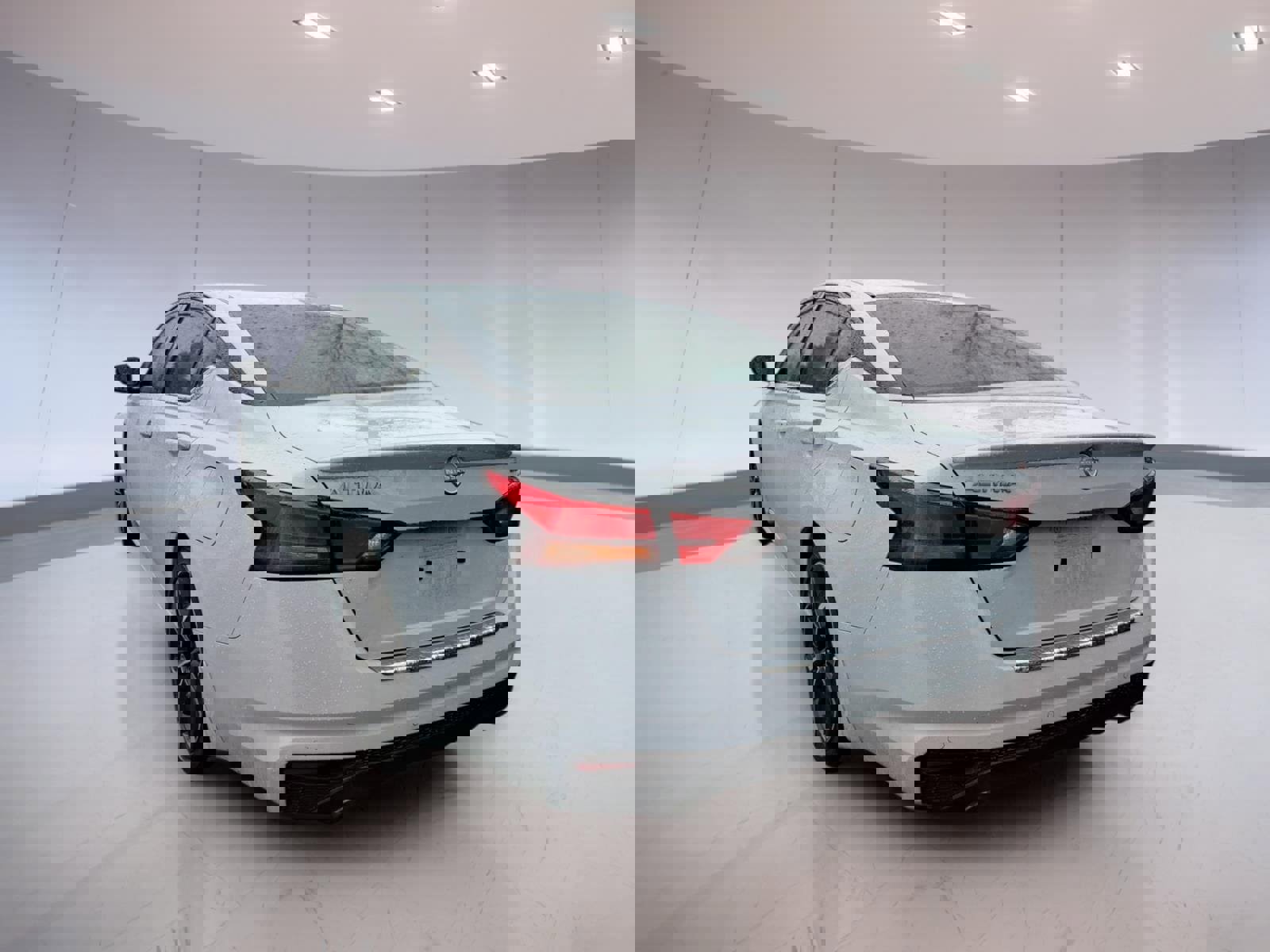 Used 2023 Nissan Altima 2.5 SR image 3