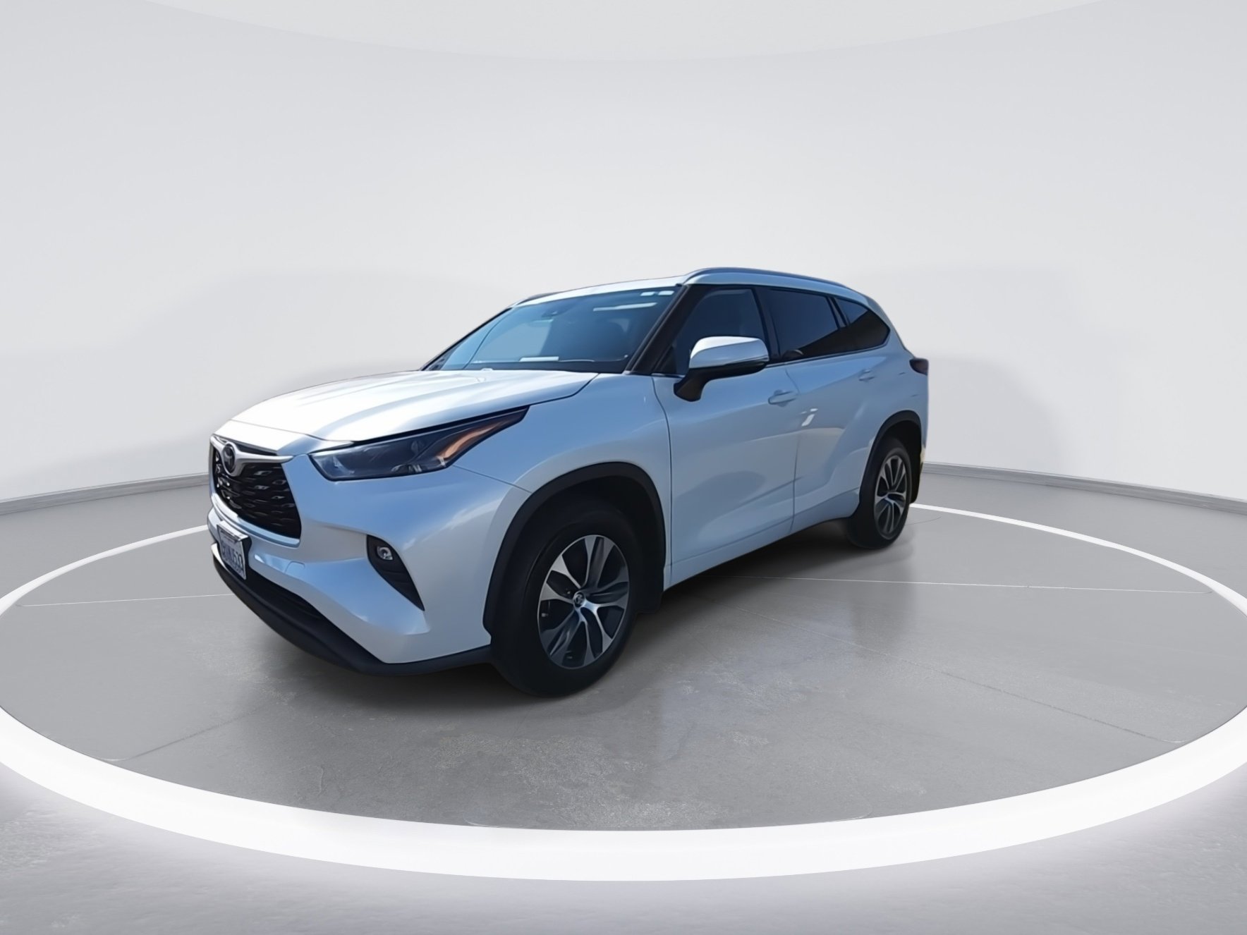 Used 2022 Toyota Highlander XLE image 4