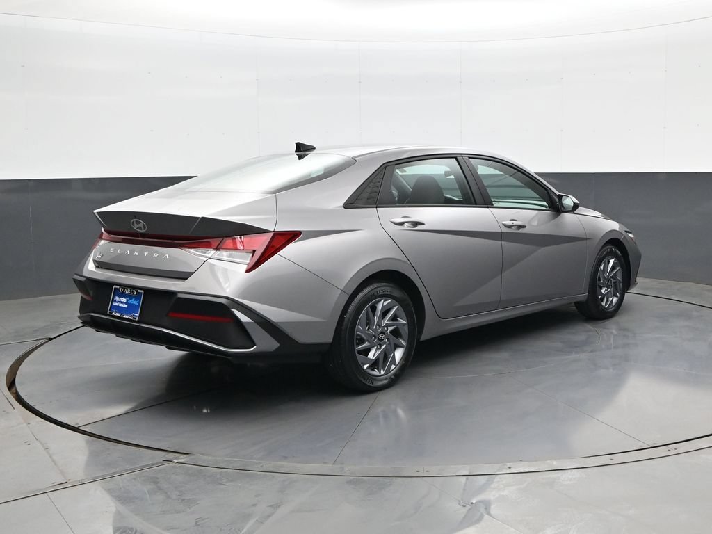 Certified 2024 Hyundai Elantra SEL FWD image 6
