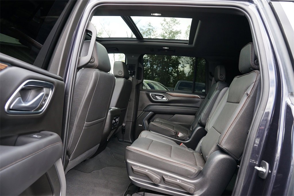Used 2023 Chevrolet Suburban High Country image 18