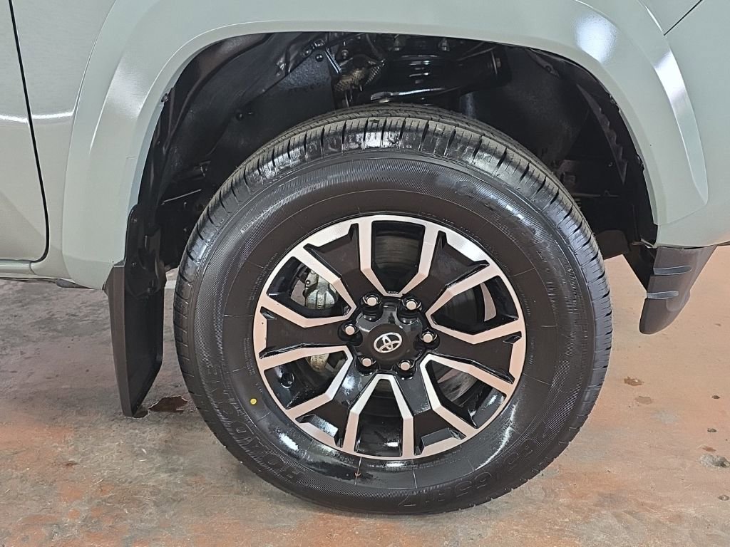 Used 2023 Toyota Tacoma TRD Sport w/ Black Out Package (TMS) image 10