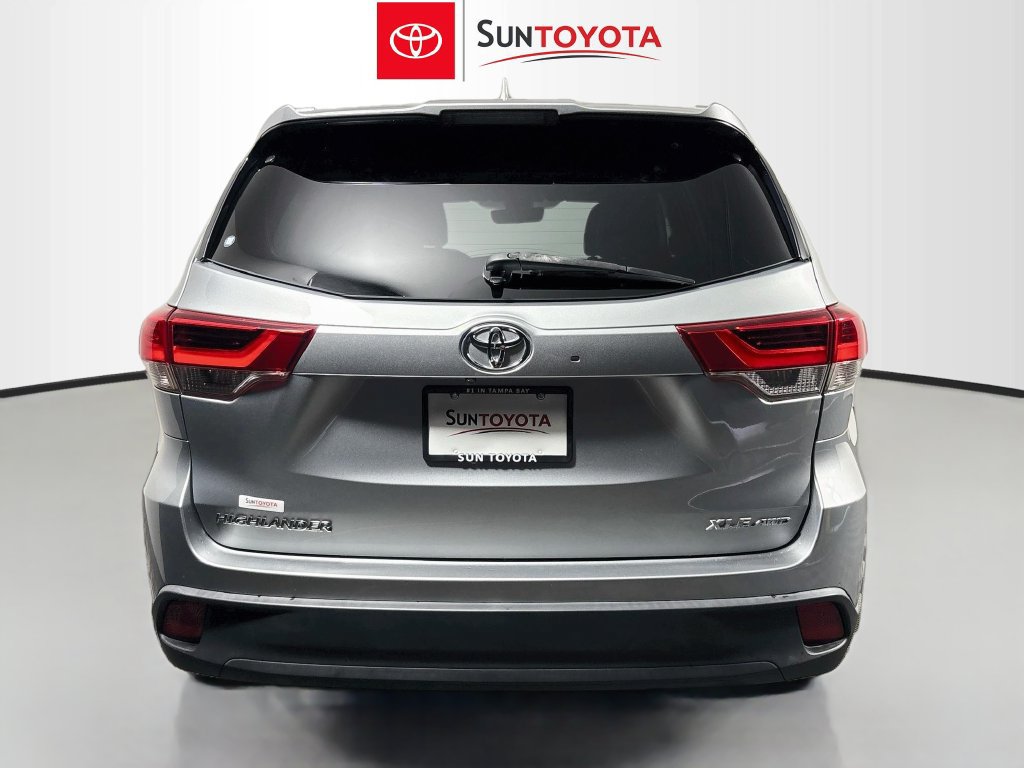 Used 2019 Toyota Highlander XLE AWD/4WD image 4